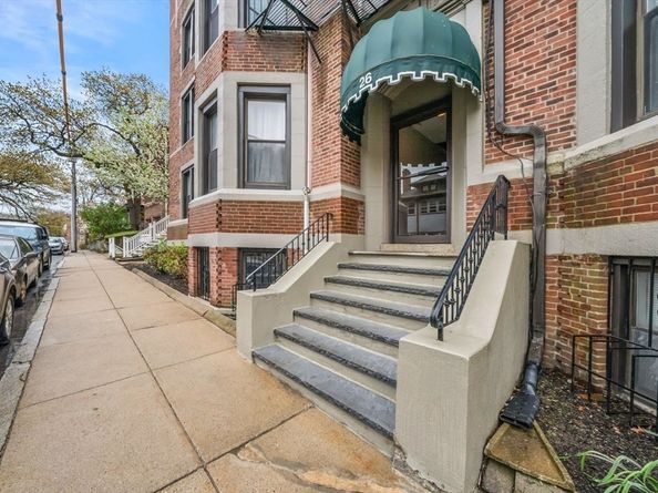 26 Commonwealth Ter 19, Boston MA 02135