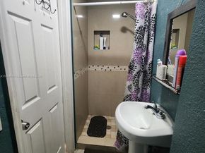 2331 NW 59th St, Miami FL 33142