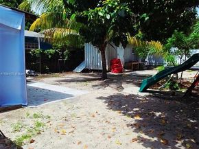 2331 NW 59th St, Miami FL 33142