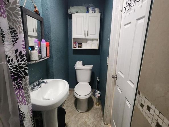 2331 NW 59th St, Miami FL 33142