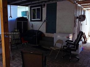2331 NW 59th St, Miami FL 33142
