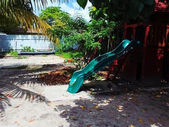 2331 NW 59th St, Miami FL 33142