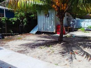 2331 NW 59th St, Miami FL 33142