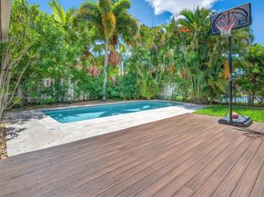 782 Lake Blvd, Weston FL 33326
