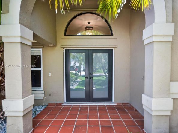 782 Lake Blvd, Weston FL 33326