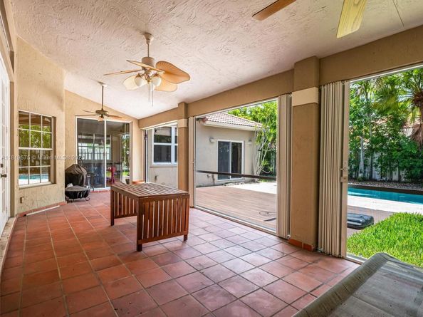 782 Lake Blvd, Weston FL 33326