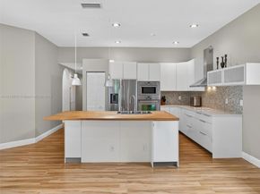 782 Lake Blvd, Weston FL 33326