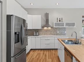 782 Lake Blvd, Weston FL 33326