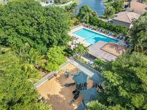 782 Lake Blvd, Weston FL 33326