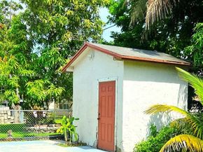 5704 SW 37th St, West Park FL 33023