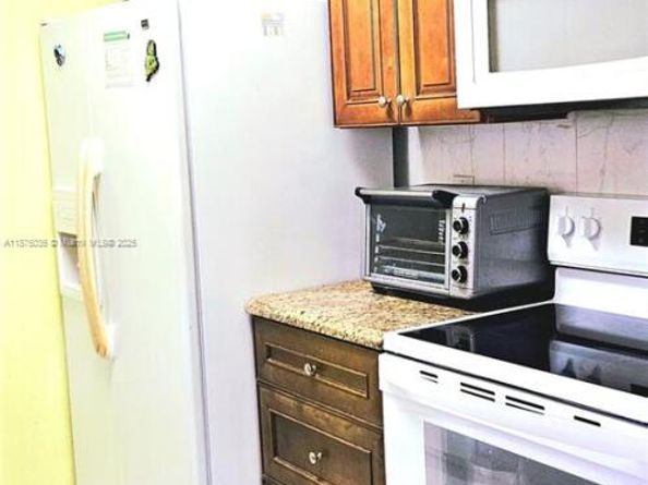 5704 SW 37th St, West Park FL 33023