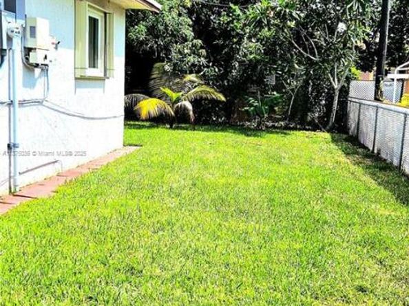 5704 SW 37th St, West Park FL 33023