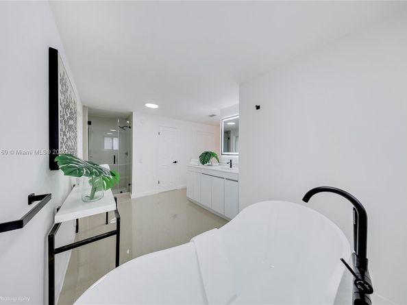 871 NE 81st St, Miami FL 33138