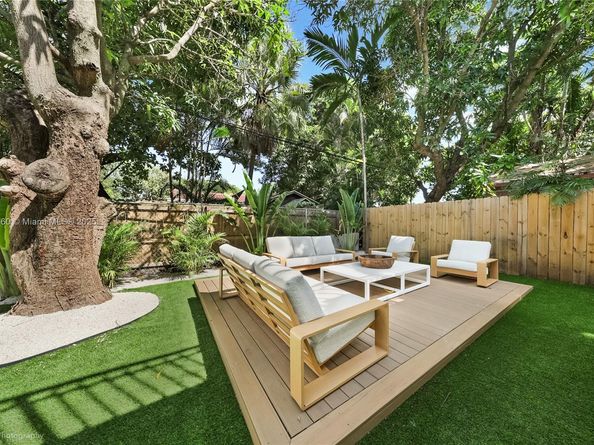 871 NE 81st St, Miami FL 33138