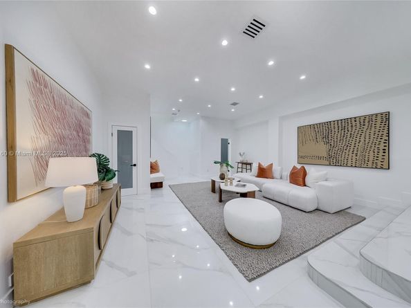 871 NE 81st St, Miami FL 33138