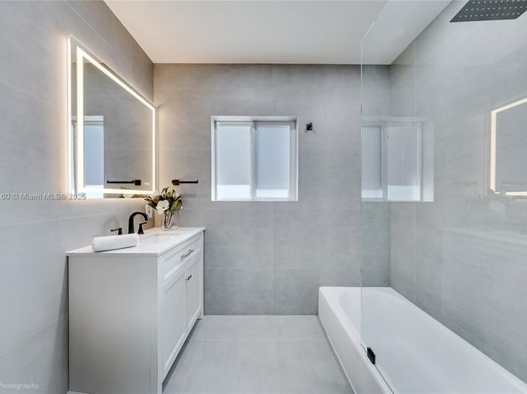 871 NE 81st St, Miami FL 33138