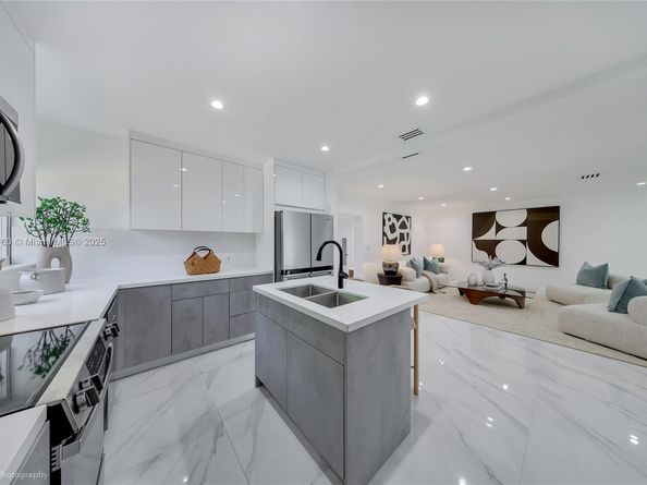 871 NE 81st St, Miami FL 33138