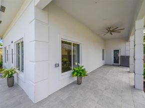 635 SW 9th St, Hallandale Beach FL 33009