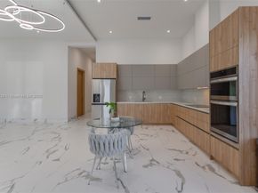 635 SW 9th St, Hallandale Beach FL 33009