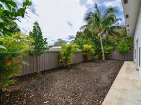 635 SW 9th St, Hallandale Beach FL 33009