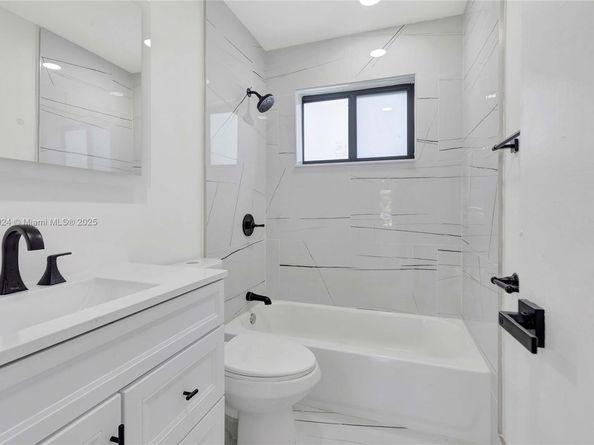 3565 NW 25th St, Lauderdale Lakes FL 33311