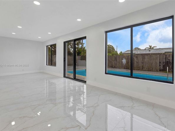 3565 NW 25th St, Lauderdale Lakes FL 33311