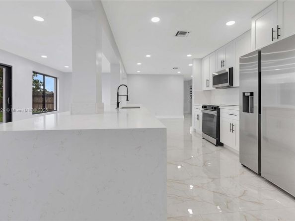 3565 NW 25th St, Lauderdale Lakes FL 33311