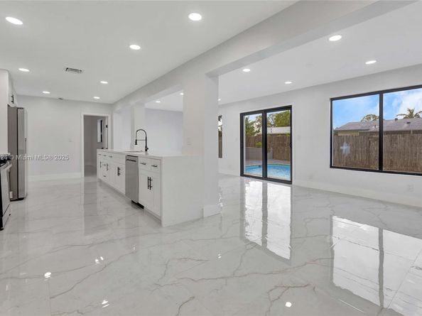 3565 NW 25th St, Lauderdale Lakes FL 33311