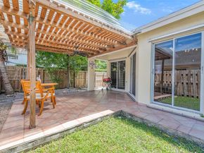 10016 NW 51st Ter, Doral FL 33178