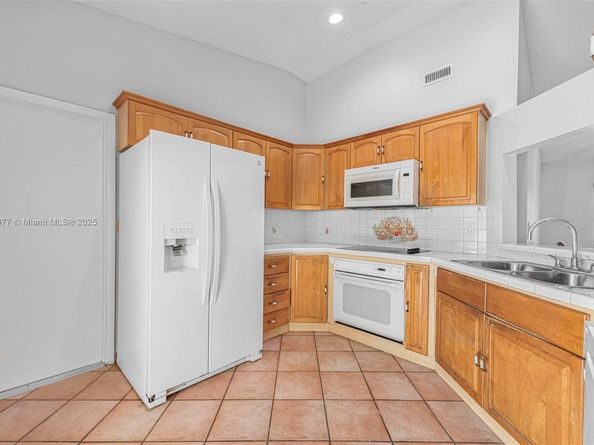 10016 NW 51st Ter, Doral FL 33178
