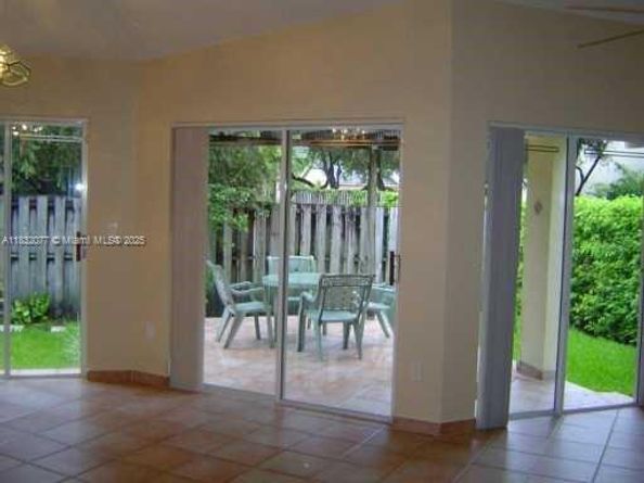 10016 NW 51st Ter, Doral FL 33178