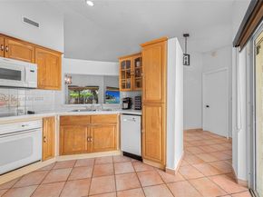10016 NW 51st Ter, Doral FL 33178
