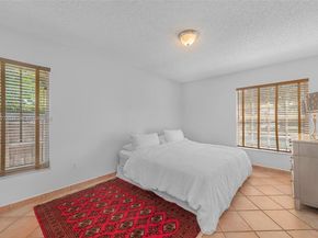 10016 NW 51st Ter, Doral FL 33178