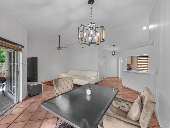 10016 NW 51st Ter, Doral FL 33178