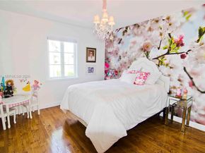 5711 N Bay Rd, Miami Beach FL 33140