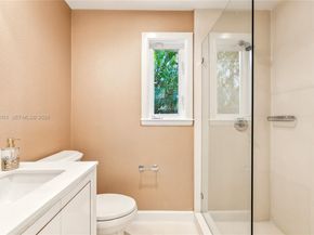 5711 N Bay Rd, Miami Beach FL 33140