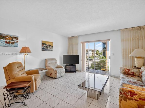 1355 NE 167th St 214, Miami FL 33162