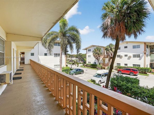 1355 NE 167th St 214, Miami FL 33162