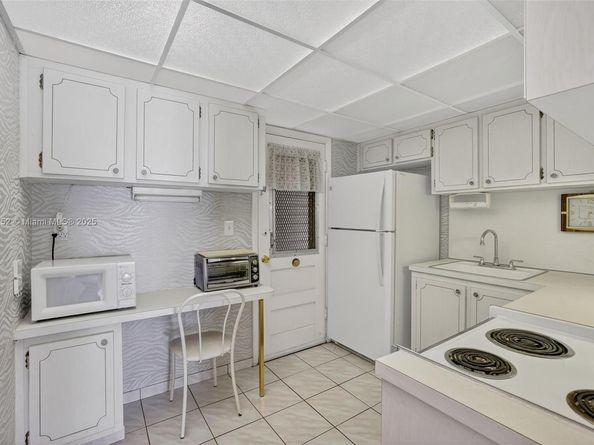 1355 NE 167th St 214, Miami FL 33162