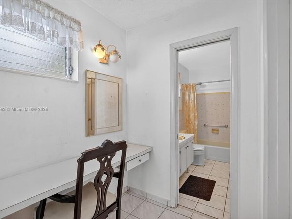 1355 NE 167th St 214, Miami FL 33162