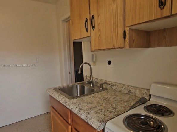 1846 Wiley St, Hollywood FL 33020