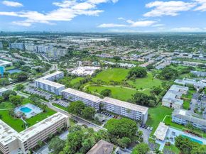 4800 Hillcrest Ln 210, Hollywood FL 33021