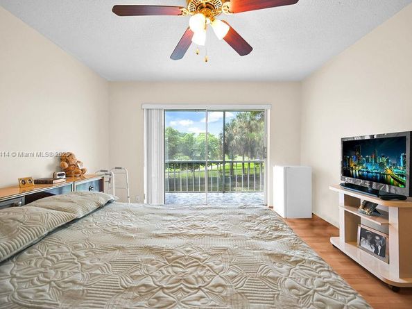 4800 Hillcrest Ln 210, Hollywood FL 33021