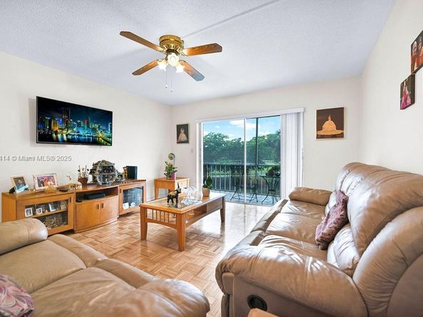 4800 Hillcrest Ln 210, Hollywood FL 33021