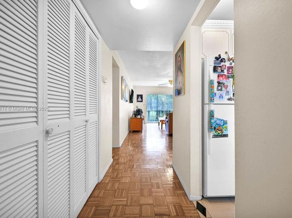 4800 Hillcrest Ln 210, Hollywood FL 33021