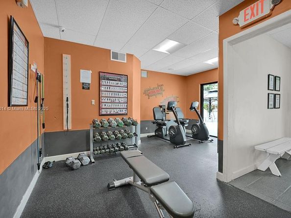 4800 Hillcrest Ln 210, Hollywood FL 33021