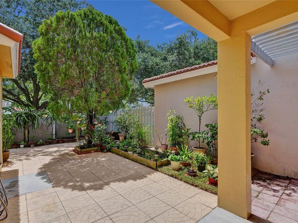 3910 Fern Forest Rd, Cooper City FL 33026
