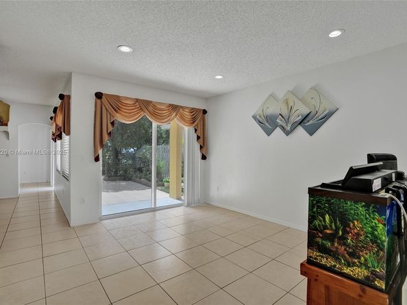 3910 Fern Forest Rd, Cooper City FL 33026