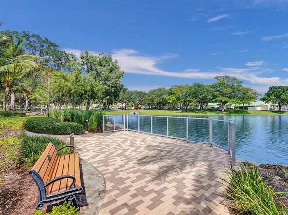 3910 Fern Forest Rd, Cooper City FL 33026