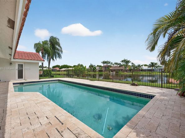 383 NW 113th Ave, Coral Springs FL 33071